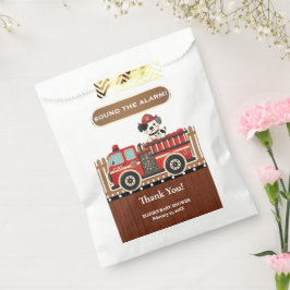 警報を鳴らす！消防車モダンの赤ちゃんシャワー フェイバーバッグ