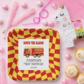 警報トラックの市松模様に誕生日を鳴らす ペーパープレート (パーティー)