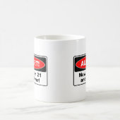 警報! 今度は私は21才であり、 コーヒーマグカップ (中央)