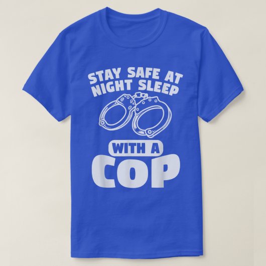 警官と一緒に夜寝ても安全である Tシャツ (デザイン正面)