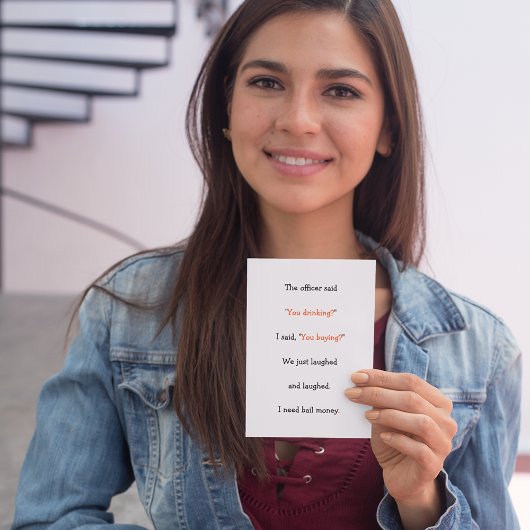 警官は冗談を言って警察のおもしろいユーモアを飲んでいると シーズンカード