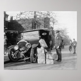 警察が密造酒販売者の車を捕まえた 1922年当時の写真 ポスター