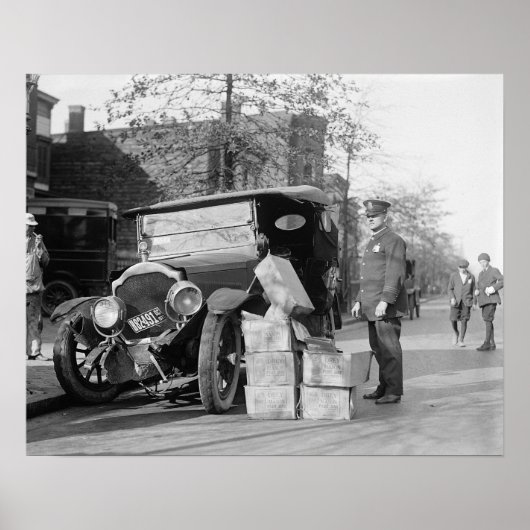 警察が密造酒販売者の車を捕まえた 1922年当時の写真 ポスター (正面)