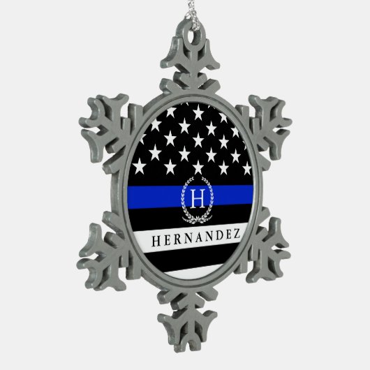 警察によってスタイルを作られる米国旗のカスタマイズモノグラム スノーフレークピューターオーナメント (左)