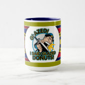 警察によって艶をかけられるドーナツ マグカップ (中央)