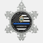 警察のパーソナライズされたクリスマスロゴ薄い青い線 スノーフレークピューターオーナメント (正面)