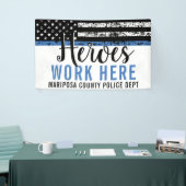 警察のヒーローがここにブルーラインアメリカ国旗を掲げる 横断幕 (トレードショー)