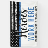 警察のヒーローがここにブルーラインアメリカ国旗を掲げる 横断幕 (縦)