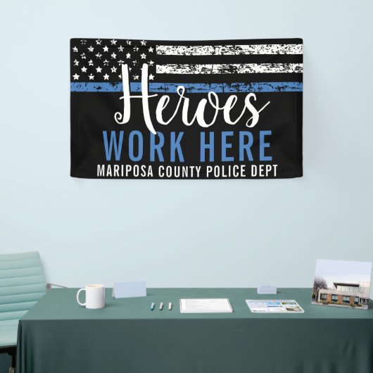 警察のヒーローがここにブルーラインアメリカ国旗を掲げる 横断幕 (トレードショー)