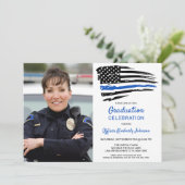 警察の細い青い線の旗カスタムの写真卒業 招待状 (スタンド正面)