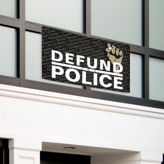 警察の資金を取り除く 横断幕 (ビルの外側)