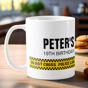 警察の黄色いテープの誕生日 コーヒーマグカップ
