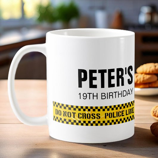 警察の黄色いテープの誕生日 コーヒーマグカップ