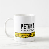 警察の黄色いテープの誕生日 コーヒーマグカップ (左)
