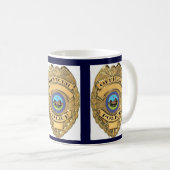 警察はコーヒー・マグに記章を付けます コーヒーマグカップ (正面右)