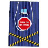 警察をテーマにした誕生日パーティーゲストサンキュー ミディアムペーパーバッグ (裏面)