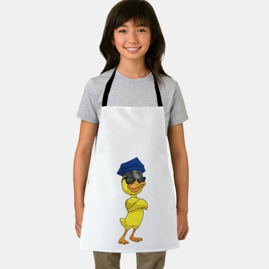 警察帽を被った警察官としてのアヒル エプロン (インサイチュ)