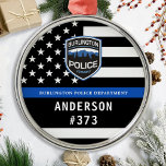 警察署カスタムのロゴブルー法執行部 メタルオーナメント<br><div class="desc">シンブルーライン警察部クリスマスオーナメント – 米国国旗の色、黒モダンと青のデザイン。部門のロカスタマイズゴを使用し、警察官の名前とバッジ番号でパーソナライズ。この法パーソナライズされた執行オーナメントは、警察署や法執行役員、ストッキングのスタッフや警察官へのクリスマスプレゼントに最適である。これらの警察のオーナメントを注文する大規模な大規模な警察学校や警察部門のギフト、警察のクリスマスのストッキングのスタッファー。COPYRIGHT © 2020 Judy Burrows,  Black Dog Art - All Rights Reserved.警察署カスタムのロゴブルー法執行金属オーナメント</div>