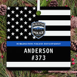 警察署ブルーカスタムロゴ法執行部 メタルオーナメント<br><div class="desc">シンブルーライン警察部クリスマスオーナメント – 米国国旗の色、黒モダンと青のデザイン。部門のロカスタマイズゴを使用し、警察官の名前とバッジ番号でパーソナライズ。この法パーソナライズされた執行オーナメントは、警察署や法執行役員、ストッキングのスタッフや警察官へのクリスマスプレゼントに最適である。これらの警察のオーナメントを注文する大規模な大規模な警察学校や警察部門のギフト、警察のクリスマスのストッキングのスタッファー。COPYRIGHT © 2020 Judy Burrows,  Black Dog Art - All Rights Reserved.警察署ブルーカスタムロゴ法執行金属オーナメント</div>
