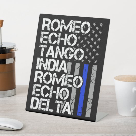 警察退職したの発音符号の細い青い線 台座サイン (インサイチュ)