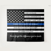 警察退職金パーソナライズされた薄ブルーライン国旗 タペストリー (正面(横))