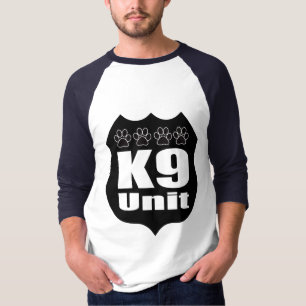 警察K9ユニット黒バッジ犬の前足 Tシャツ
