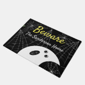 警戒モダン幽霊ミニマルハロウィンファミリー ドアマット (アングル)