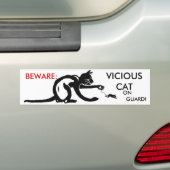 警戒中の猫 バンパーステッカー (車上)