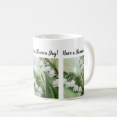 谷の水彩画の花のユリ コーヒーマグカップ (正面右)