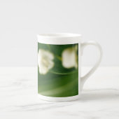 谷の白いユリ(Convallaria majalis) ボーンチャイナマグカップ (右)