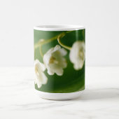 谷の白いユリ(Convallaria majalis) モーフィングマグカップ (中央)