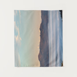 谷威厳のあるに霧が立つ山トリグラフ タペストリー