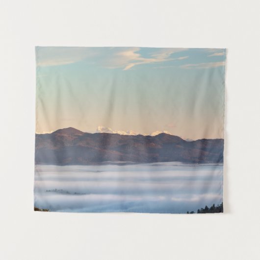 谷威厳のあるに霧が立つ山トリグラフ タペストリー (正面(横))