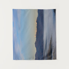 谷威厳のあるに霧が立つ山トリグラフ タペストリー