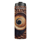 豆に囲まれた渦巻くコーヒー タンブラー (正面)