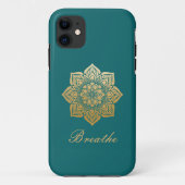 豊かなエレガントグリーンに金ゴールドマンダラを吸う Case-Mate iPhoneケース (裏面)