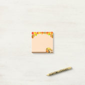 豊穣の角、ベージュの背景に落ち葉 ポストイット (デスク上)