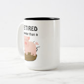 豚おもしろいテーマ引退ユーモアより幸せ… ツートーンマグカップ (正面左)