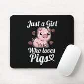 豚が可愛い豚の衣装を大好きな女の子 マウスパッド (マウス)