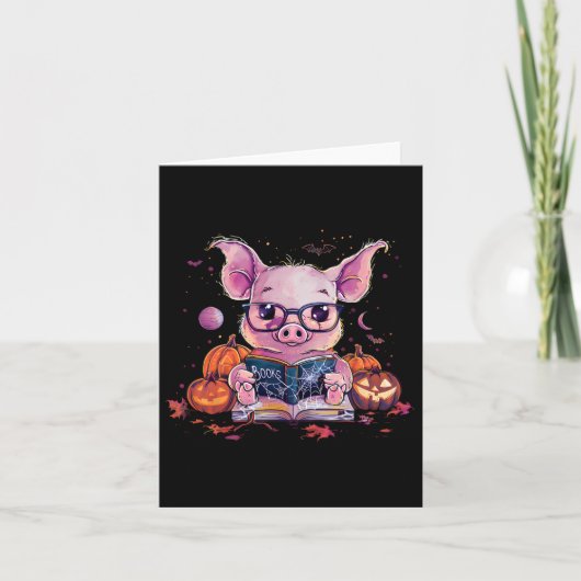 豚のハロウィン衣装　パンプキン魔術の本を読む カード (正面)