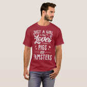 豚やハムスターの贈り物が大好きな女の子 Tシャツ (正面フル)