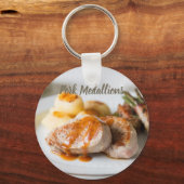 豚メダリオンテンダーロインにジャガイモと豆を添えた キーホルダー (正面)