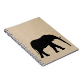 象のインクによって押されるジャーナル ノートブック (右側)