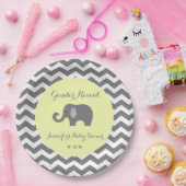 象のシェブロンのベビーシャワーのプレート: 性は明らかにします ペーパープレート (パーティー)