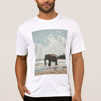 象のビーチ Tシャツ