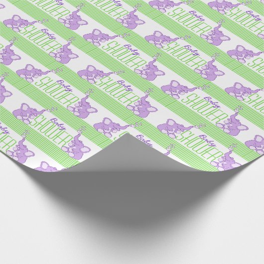象のベビーシャワーの緑の紫色の誕生日の覆い ラッピングペーパー (角)