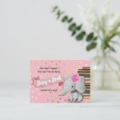 象の女の子は本のベビーシャワーの挿入物を持って来ます エンクロージャーカード (スタンド正面)