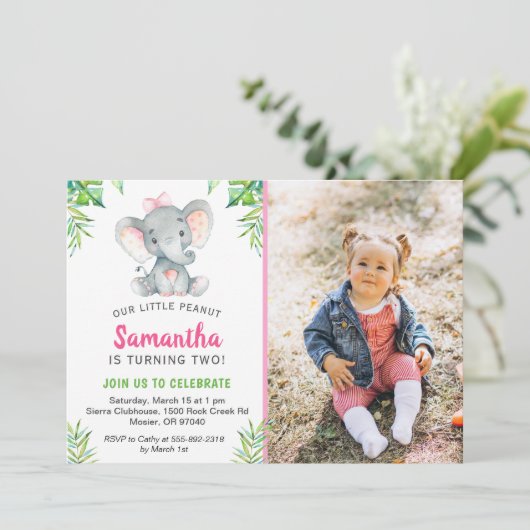 象の小さなピーナッツの女の子の誕生日パーティー写真 招待状 (スタンド正面)