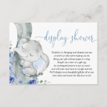 象の少年の青いフローラディスプレイシャワー