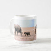 象の母および子牛 コーヒーマグカップ (正面左)